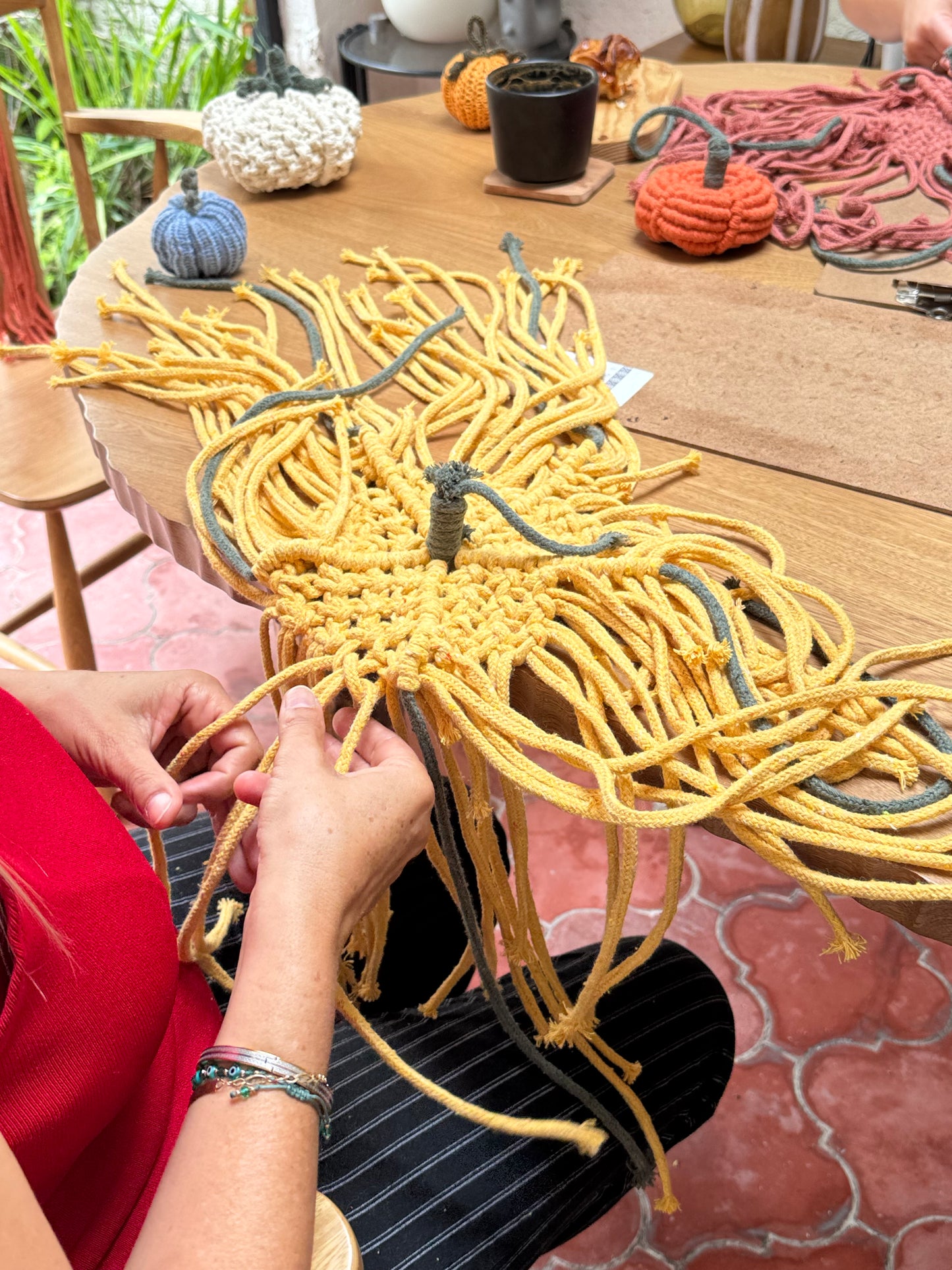 Clase online: calabaza de macramé